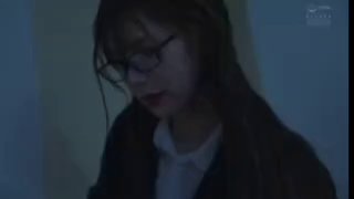 真实医院性爱，爱的小护士，夜班查完房，护士姐姐跟男友办公室啪啪，静谧夜晚偷情氛围，格外刺激香艳